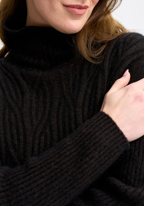 Neve Sweater in Chocolate
