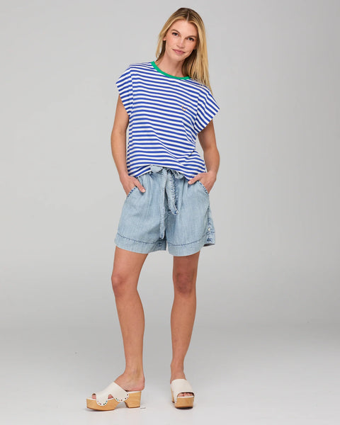 Hazel Short in Comoda