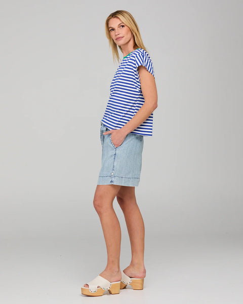 Hazel Short in Comoda