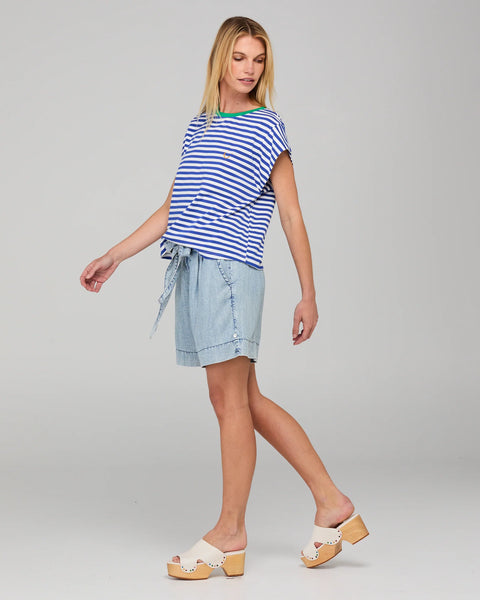 Hazel Short in Comoda