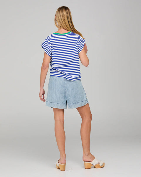 Hazel Short in Comoda