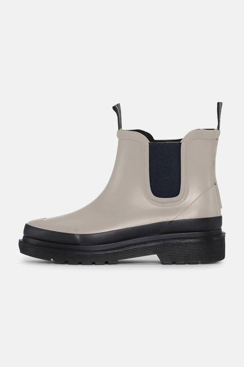 Short Natural Rubber Boot in Atmosphere
