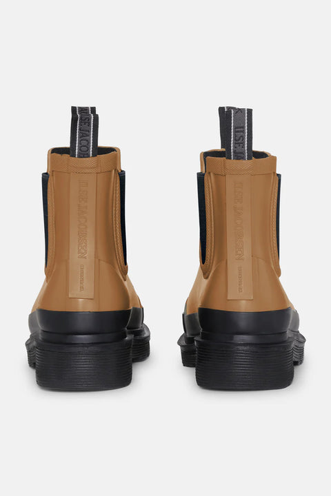 Short Natural Rubber Boot in Gold Brown