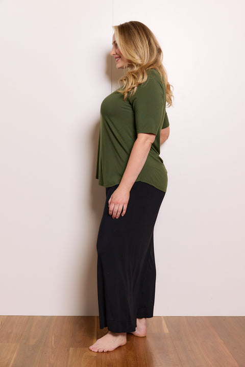 Elbow Swing Tee in Hunter Green