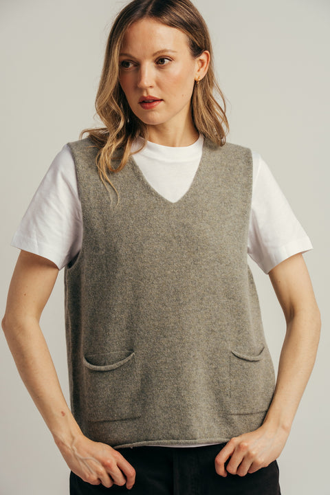 Corry V-Neck Vest in Orchard