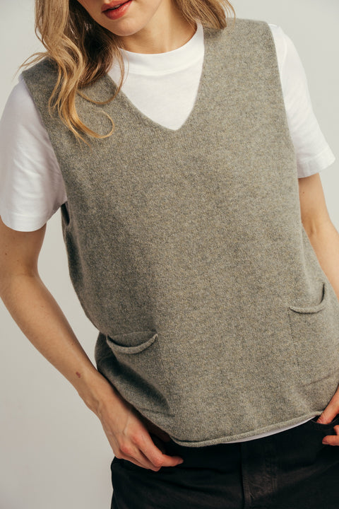 Corry V-Neck Vest in Orchard
