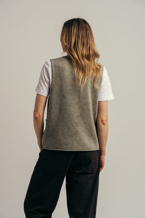 Corry V-Neck Vest in Orchard