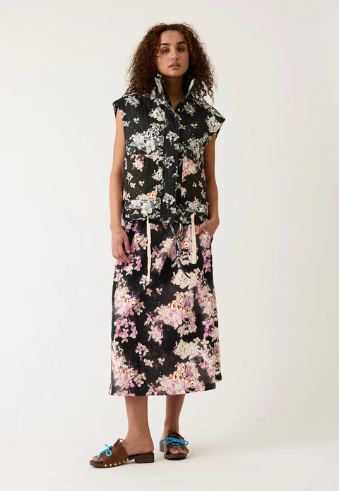 Noa Vest in Hydrangea Splice