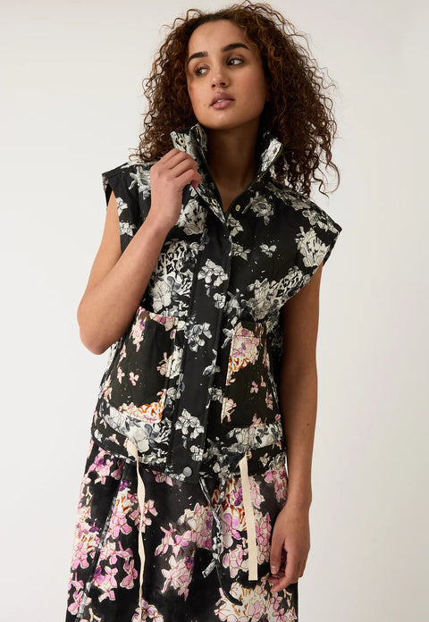 Noa Vest in Hydrangea Splice