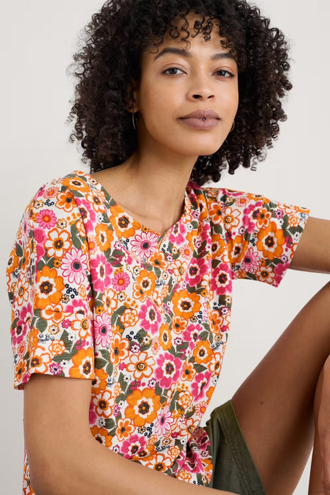 Bryher View T-Shirt in Retro Daisies Chalk