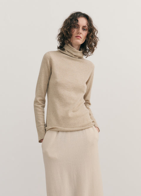 Rollneck Essential Pullover in Beige Raw