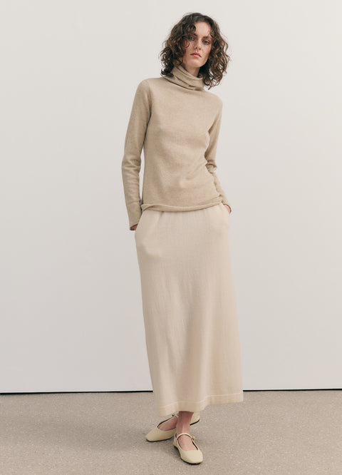 Rollneck Essential Pullover in Beige Raw