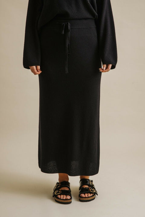 Winter Retreat Merino Cotton Skirt in Noir