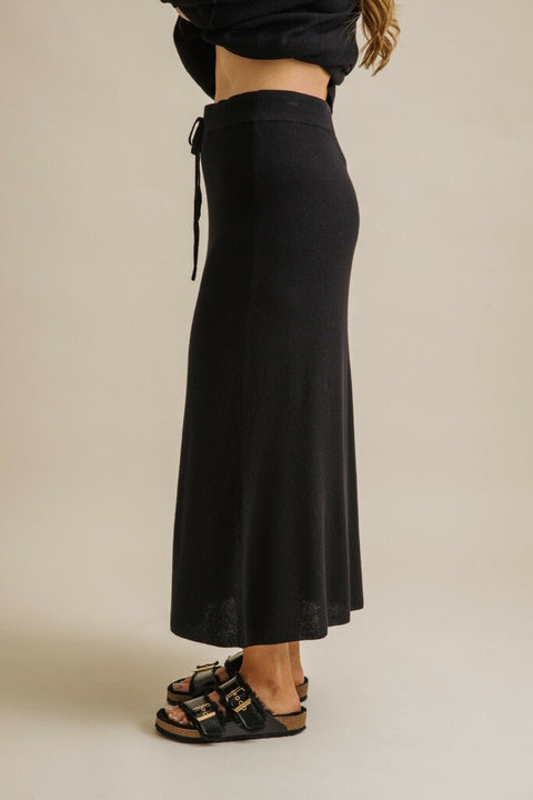 Winter Retreat Merino Cotton Skirt in Noir