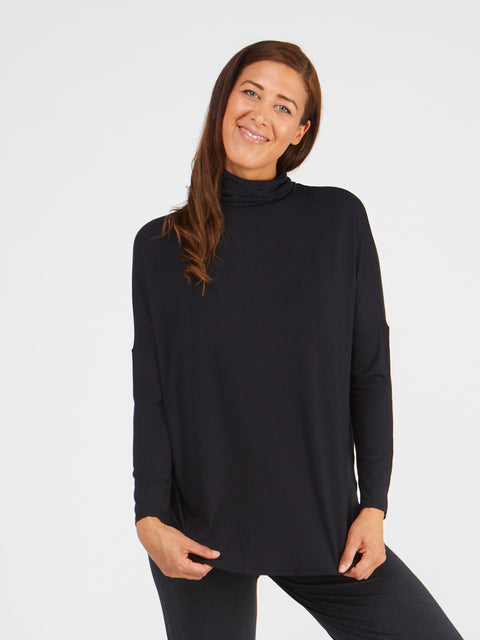 Swing Turtle Neck Long Sleeve Skivvy In Black